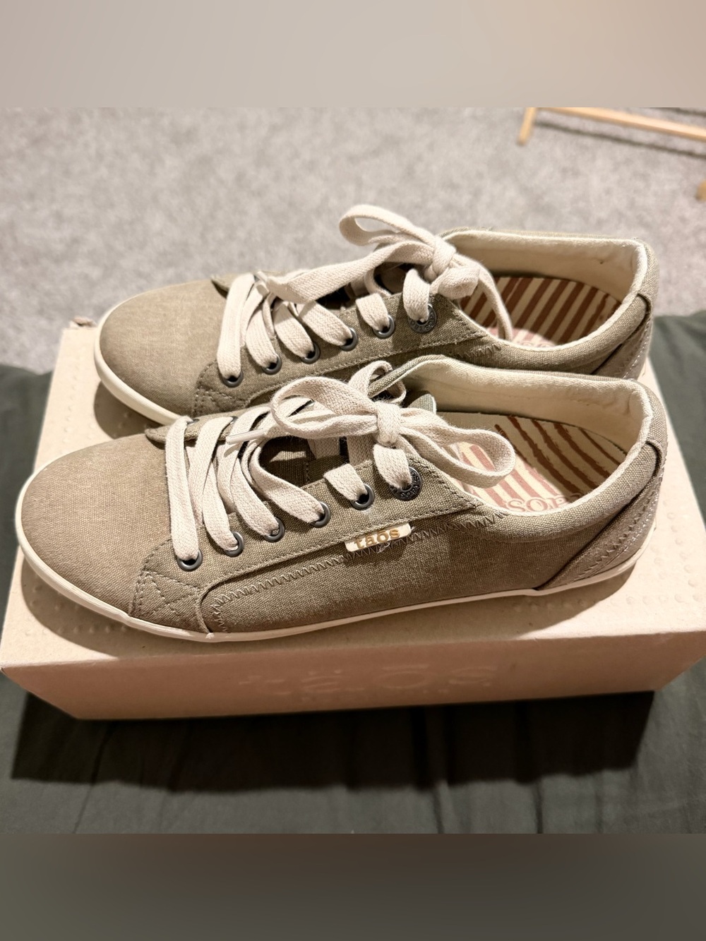 Taos Star Canvas Low Top Sneakers Khaki Wash (Brown/Tan) (size US 9 women’s)